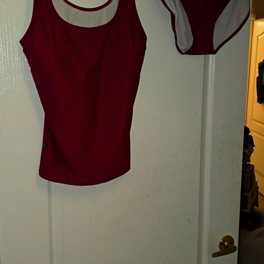 Women's maroon 2 piece swim bathing suit